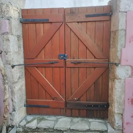 George Traditional Chaletu