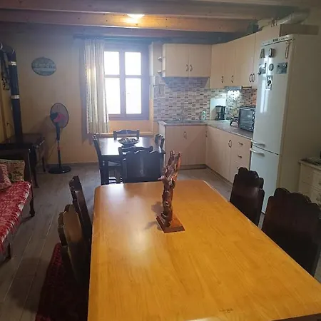 Chaletu George Traditional Maroulou